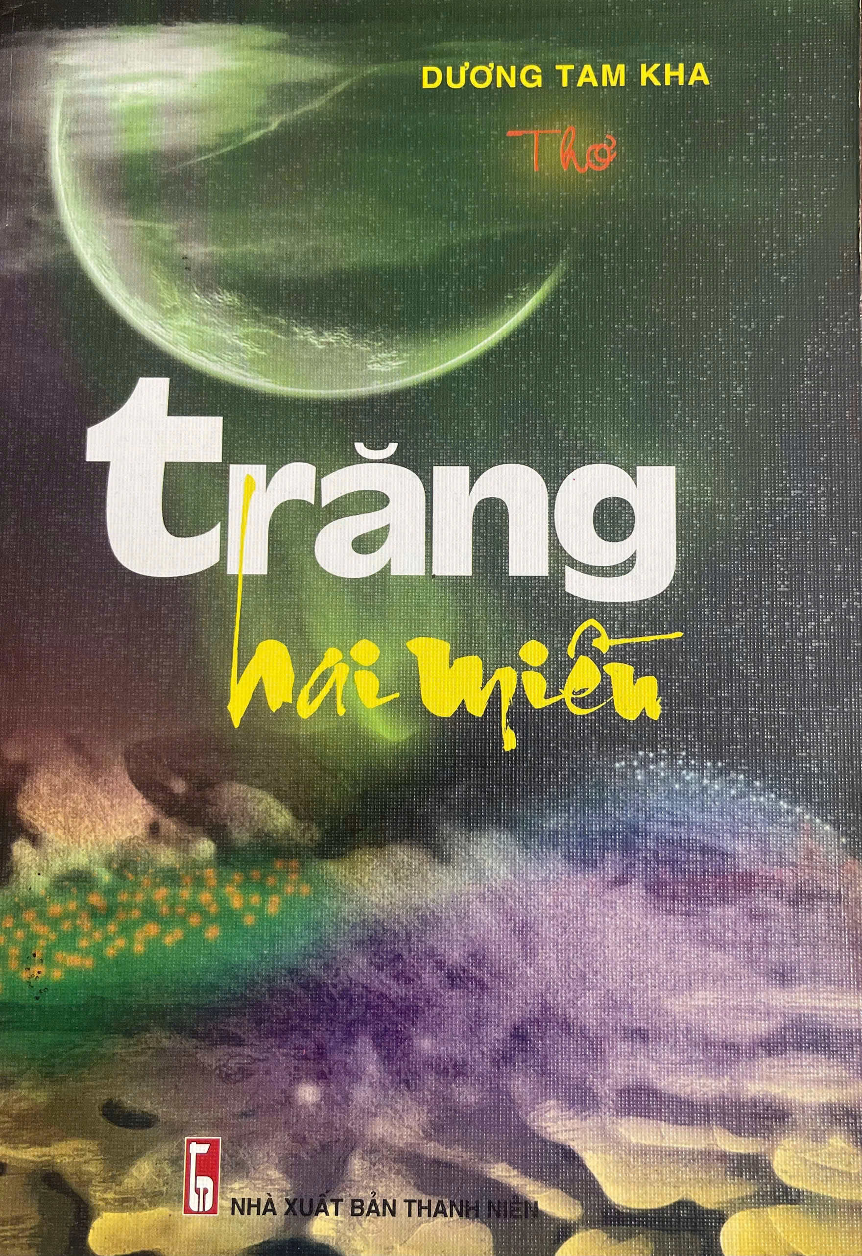 Trăng hai miền